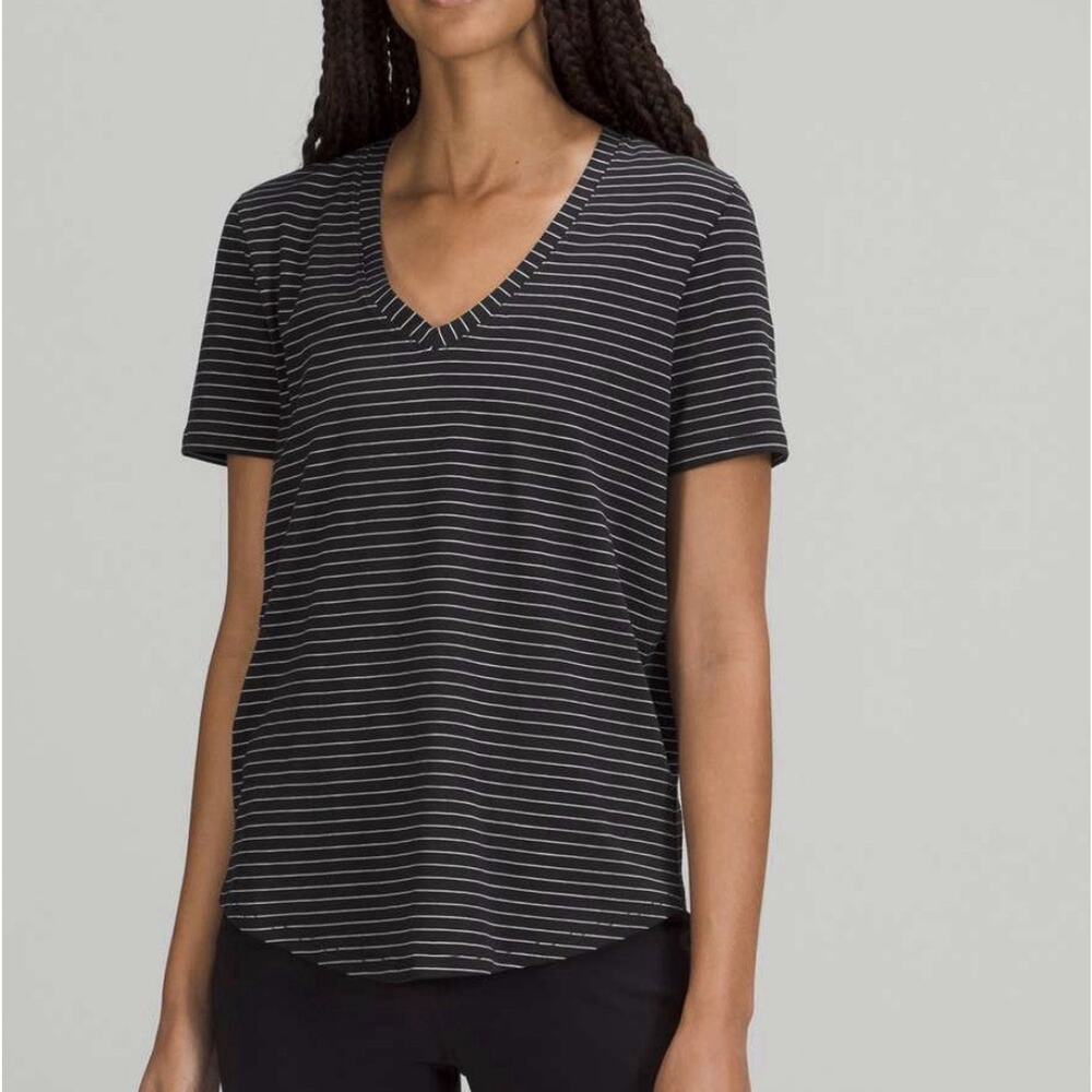 Lululemon Women's Love Tee II V-Neck Heathered Grey Silver Ombre Sz 8 A005968